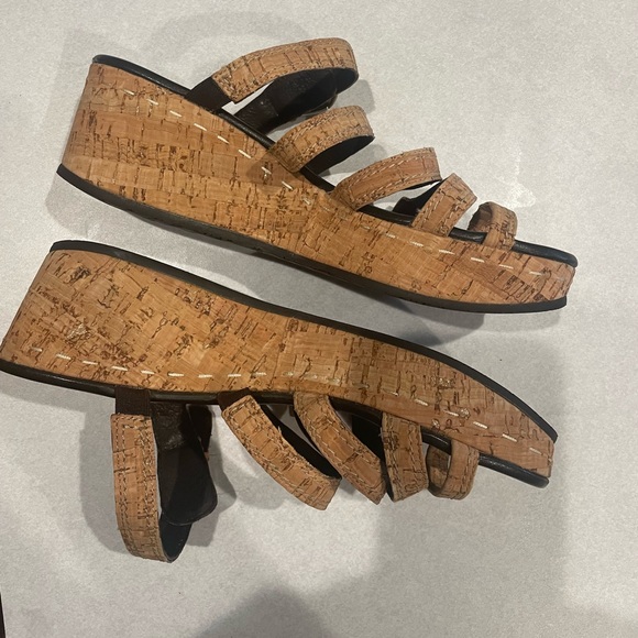 Donald J. Pliner Shakia Women’s Size 8 Strappy Tan Cork Wedge - Picture 2 of 8